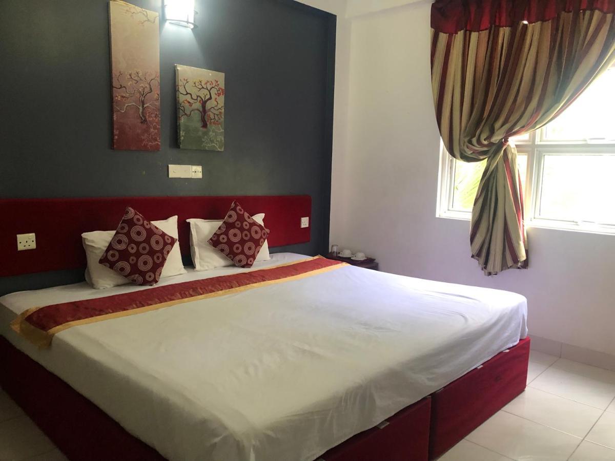 The G Ten Holiday Inn Хулхумале Екстериор снимка